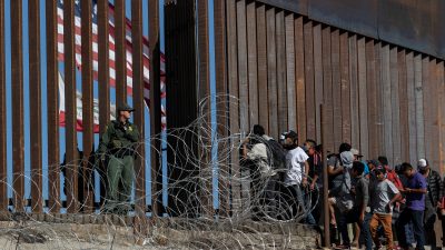 Trump droht mit „dauerhafter“ Grenzschließung: Mexiko soll die „fahnenschwingenden Migranten“ zurück in ihre Länder bringen