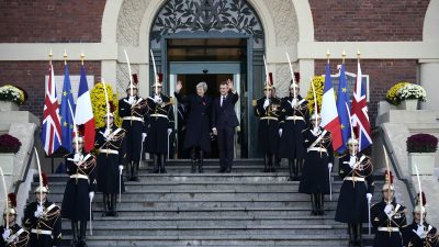 Macron besucht mit Teresa May Ehrenmal des Ersten Weltkriegs
