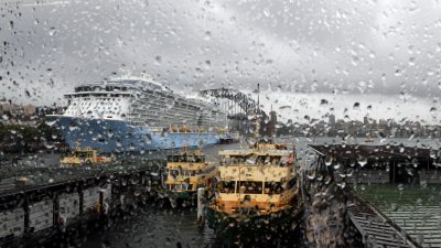Verkehrschaos wegen heftiger Regenfälle in Sydney