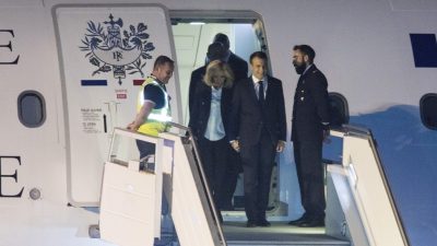 „Was für eine Posse!“: Macron wird in Buenos Aires von „Gelbwesten“-Mann begrüßt
