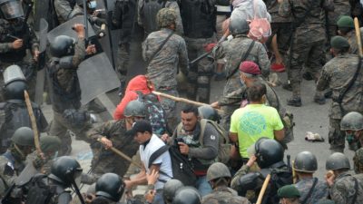 Guatemalas Polizei treibt mit Tränengas 6.000 Migranten aus Honduras zurück