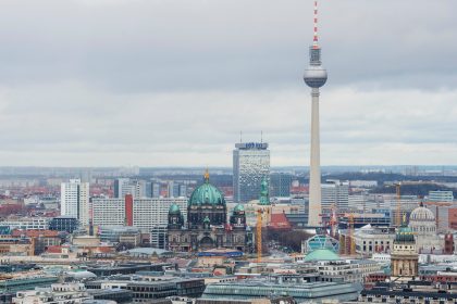 Verwaltungsgericht Berlin kippt Verbot einer Kundgebung von „Wir für Deutschland“.– Berlins Innensenator wird Beschwerde einlegen