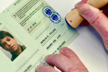 Merz: UN-Pakt ist „zustimmungsfähig“ – Migranten sollen sich an christlich-abendländische Regeln halten
