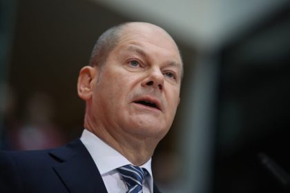 Anschlag auf Wohnhaus von Vizekanzler Scholz – Polizei fahndet nach vermummter Gruppe
