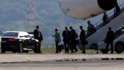 Regierungsflieger defekt: Merkel muss Flug zu G20 unterbrechen – harte Landung in Köln
