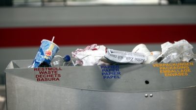 Umweltministerin stellt Fünf-Punkte-Plan gegen Plastikmüll vor