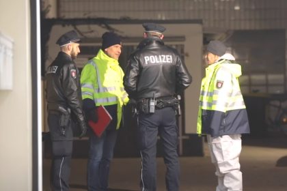 Hamburg-Barmbek: Streit endet blutig – Mann (44) schneidet Nachbarin (47) Kehle durch – Opfer überlebt