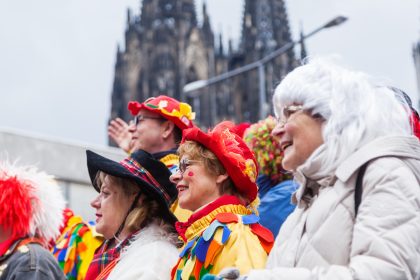 Narren starten mit Alaaf und Helau in die extrem lange Karnevalssaison