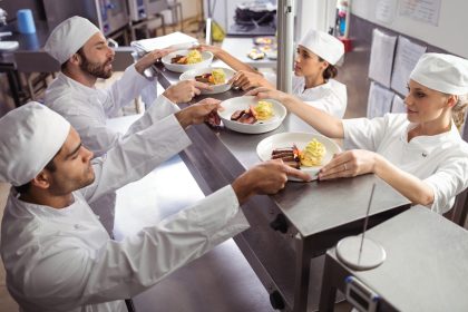 Neun Millionen Betroffene: Jeder vierte Beschäftigte arbeitet zweimal im Monat am Wochenende