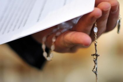 Über 3600 Missbrauchsfälle in der Kirche: Anzeige soll Ermittlungen anstoßen