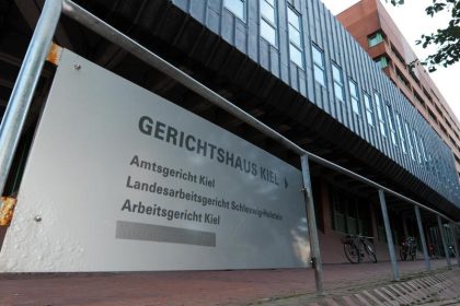 Zeuge nach drei Tagen tot auf Gerichtstoilette entdeckt