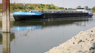 Niedrigwasser im Rhein lässt auch Tankstellen leerlaufen