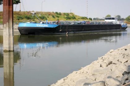 Niedrigwasser im Rhein lässt auch Tankstellen leerlaufen