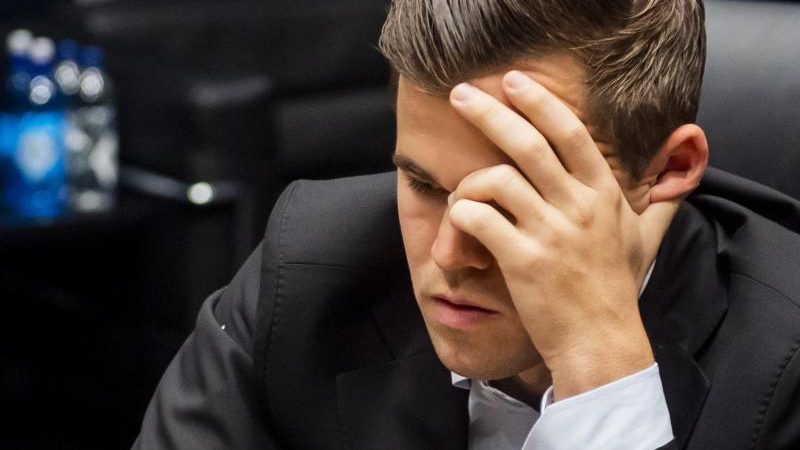 Auftakt der Schach-WM: Carlsen muss sich mit Remis begnügen
