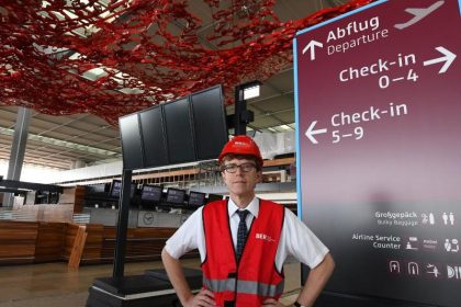 Berlins Flughafenchef beklagt Überregulierung beim Bauen