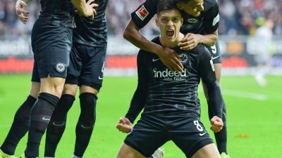 Frankfurt setzt Serie mit 3:0 gegen Schalke fort