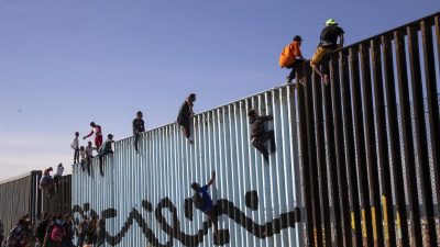 Deutlicher Anstieg: Mehr als 100.000 Migranten im März an US-Grenze zu Mexiko aufgegriffen