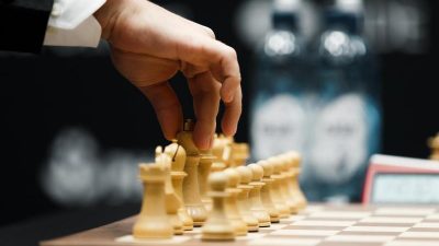 Schach-WM: Wieder Remis zwischen Carlsen und Caruana