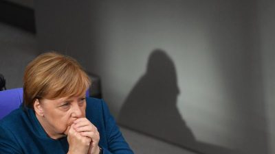 Bundestagsdebatte: Schlagabtausch über Merkels Politik