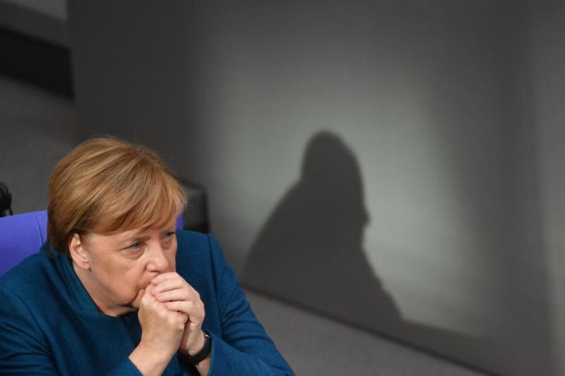 Bundestagsdebatte: Schlagabtausch über Merkels Politik