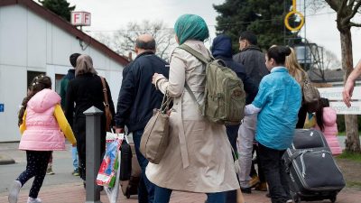 Kommunale Sozialämter verzichten auf Geldeinzug bei Flüchtlingsbürgen – Steuerzahler muss zahlen