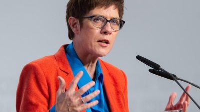 AKK erntet scharfe Kritik – Fischer: Merz hat einen Nerv getroffen und die CDU-Generalsekretärin heult auf