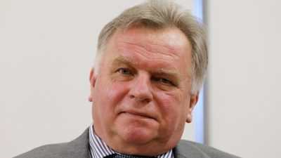 Ex-Bundesverkehrsminister Krause wegen Betruges vor Gericht