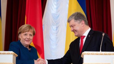 Abschiedstournee oder letzte Trumpfkarte? Poroschenko sucht Schützenhilfe bei Merkel und Macron