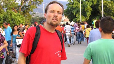 Verzweifelte Eltern des inhaftierten Venezuela-Reporters Billy Six bitten um Hilfe