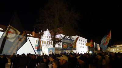 Bürger der sächsischen Bergstadt Freiberg demonstrieren gegen UN-Migrationspakt