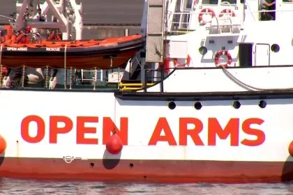 Spanisches NGO-Schiff „Open Arms“ mit 121 Migranten an Bord richtet dramatischen Hilfsappell an EU