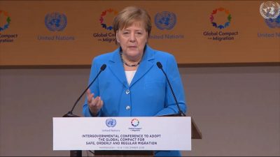 Merkel und Seehofer begrüßen Annahme des UN-Migrationspakts