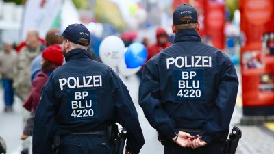 Berlin-Neukölln: Polizist vom Autofahrer überrollt