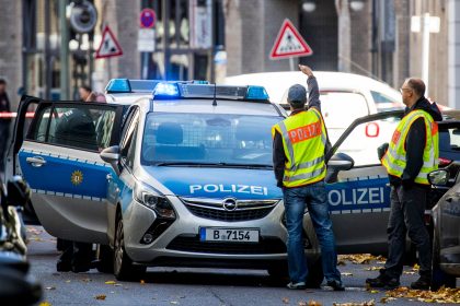Polizist in Berlin-Neukölln von flüchtendem Autofahrer überrollt