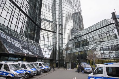 Vorwürfe gegen Frankfurter Polizisten: Staatsanwaltschaft ermittelt