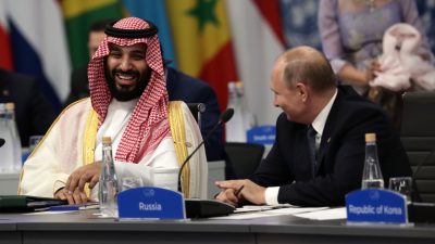 Saudi-Arabiens Kronprinz bei G20-Gipfel herzlich begrüßt – kumpelhaftes Händeklatschen mit Putin erstaunt das Netz