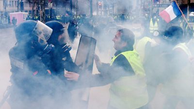 „Gelbe Westen“ demonstrieren wieder in Paris: Dutzende verhaftet, Polizei setzt Tränengas ein