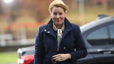 Plagiatsvorwürfe gegen Familienministerin: FDP bringt Rücktritt von Giffey ins Gespräch