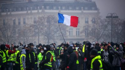 Frankreich: Polizeigewerkschaft solidarisiert sich mit Gelbwesten – „Wir wollen Teil des Volkes sein“ – Rücken Panzer in Paris ein?