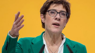 Kramp-Karrenbauer: Werde Merkel „wo es notwendig ist“ Paroli bieten
