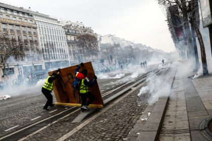 Mindestens 135 Verletzte bei „Gelbwesten“-Protesten in Frankreich