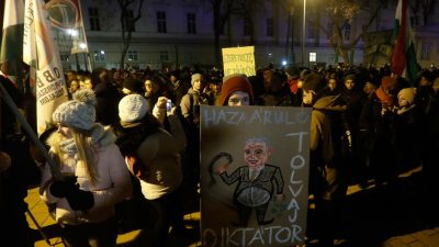 Gewaltsame Proteste in Ungarn gegen neues Arbeitsgesetz