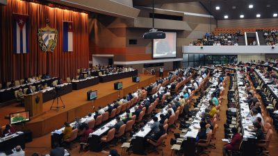 Einstimmig angenommen: Kubas Parlament verankert Führungsrolle der Partei im Verfassungsentwurf