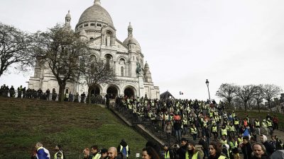 22. Dezember in Paris: Polizist zieht seine Waffe – Festnahmen bei „Gelbwesten“-Protesten in Frankreich