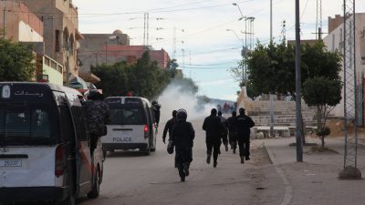 Tunesische Polizei setzt Tränengas gegen Demonstranten ein
