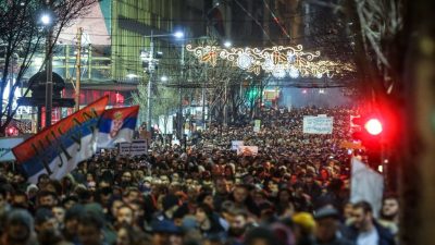 Tausende protestieren in Belgrad gegen die Regierung
