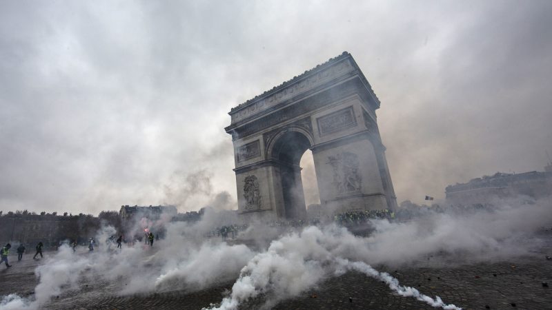 Frankreich stockt Polizei für „Gelbwesten“-Demos auf
