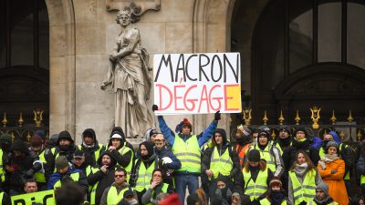 Französische Nationalversammlung billigt Macrons milliardenschwere Zusagen an „Gelbwesten“