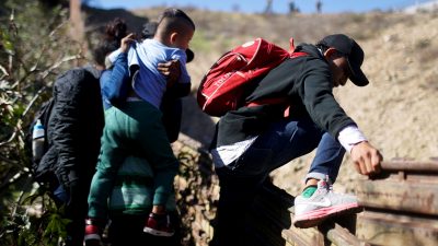 US-Ministerin: Illegale Einwanderer müssen in Mexiko auf ihren Asylantrag warten