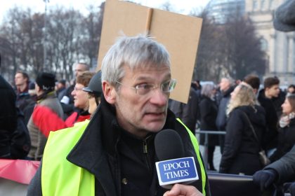 Im Interview: Hans-Christoph Berndt von „Zukunft Heimat“ aus Berlin von der Demonstration gegen den UN-Migrationspakt